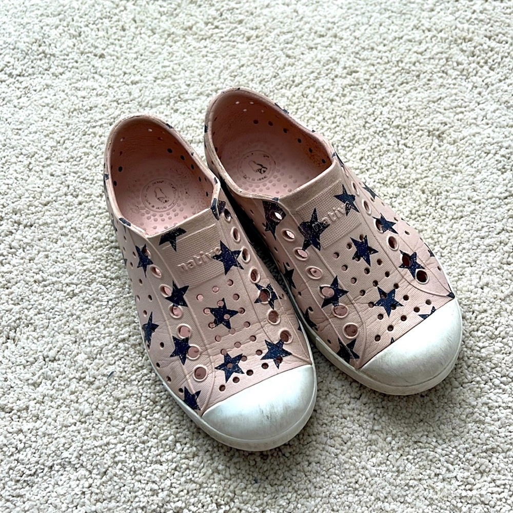 Native shoes size c10